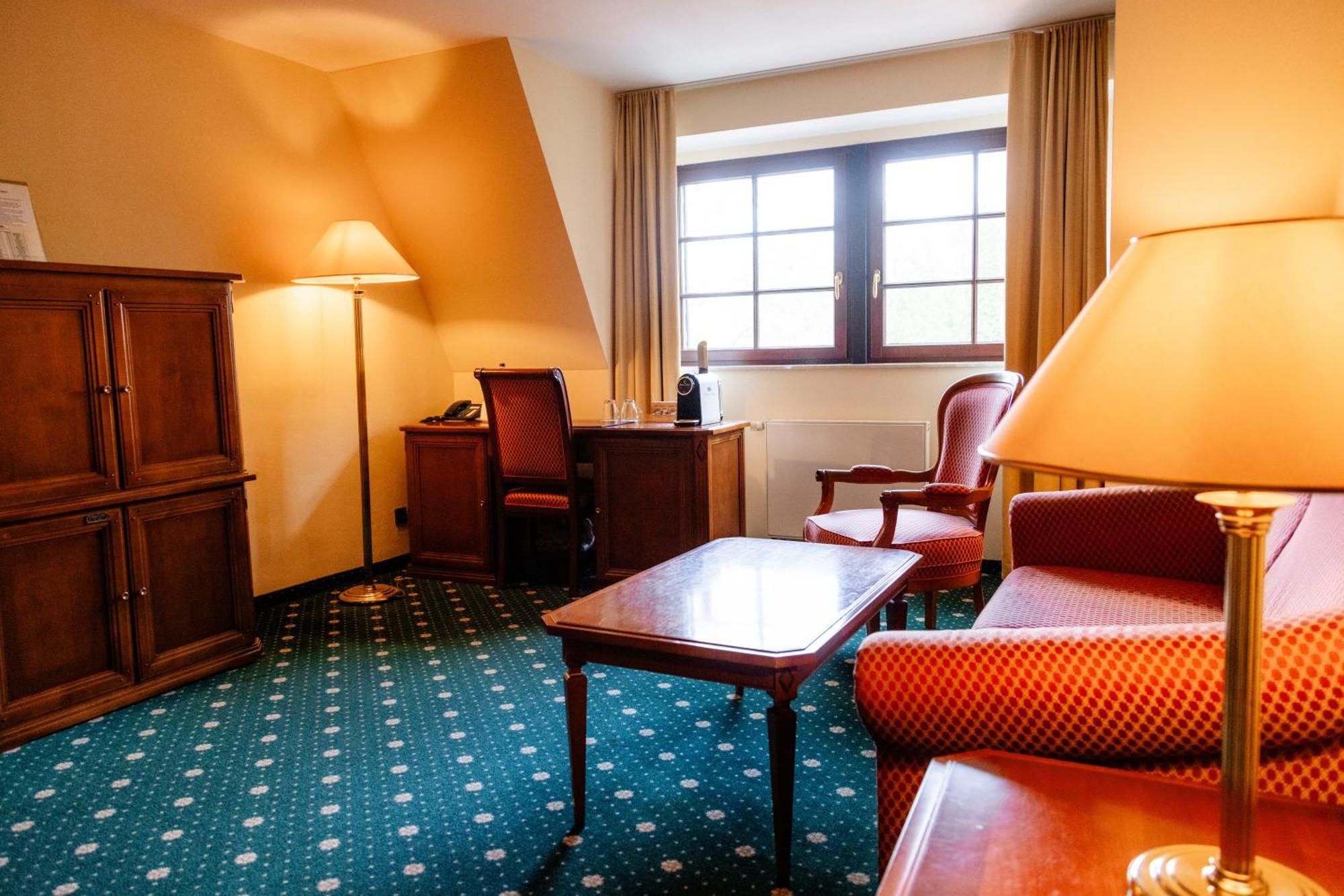 Hotel Schloss Schkopau Bagian luar foto