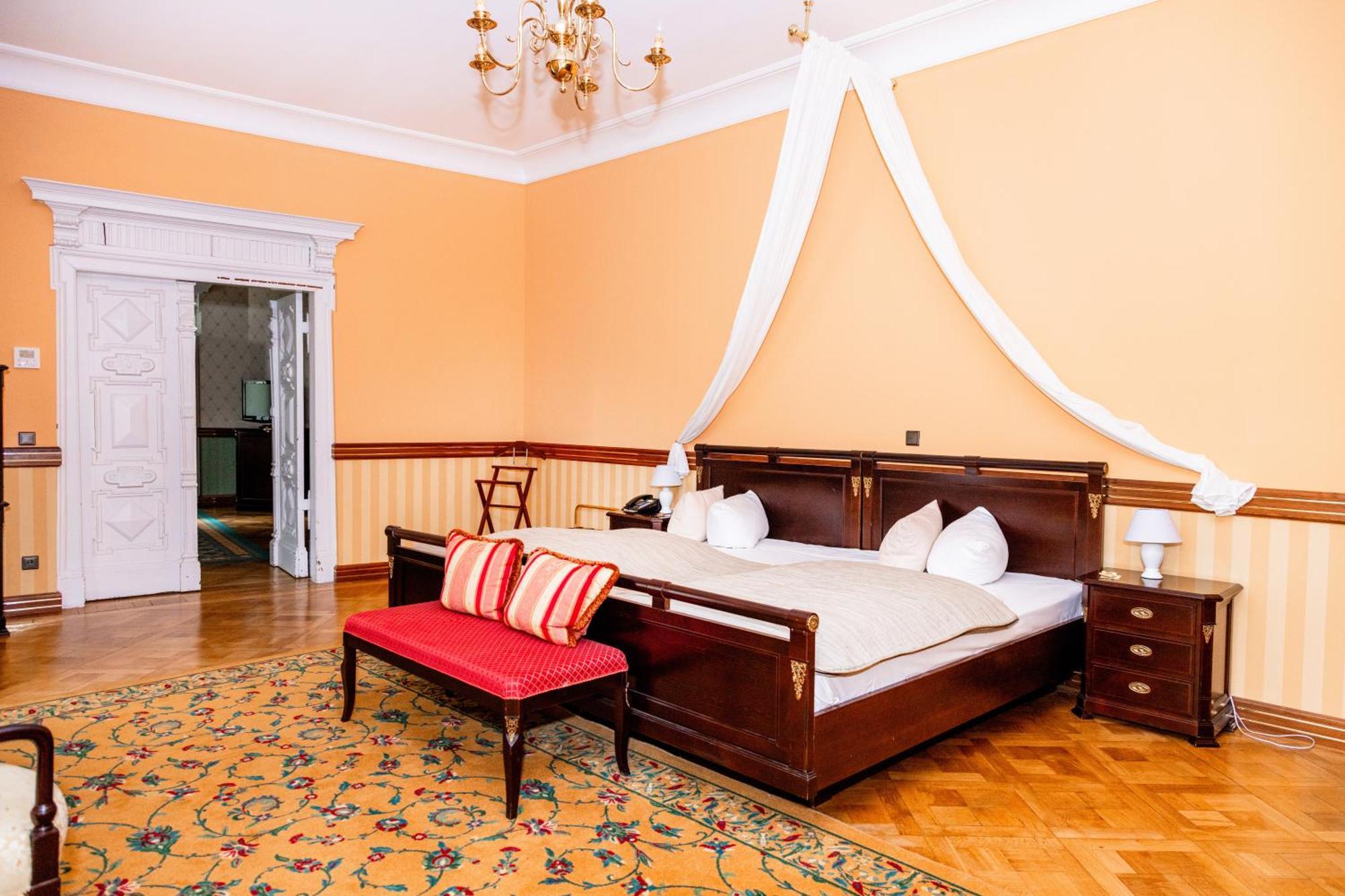 Hotel Schloss Schkopau Bagian luar foto